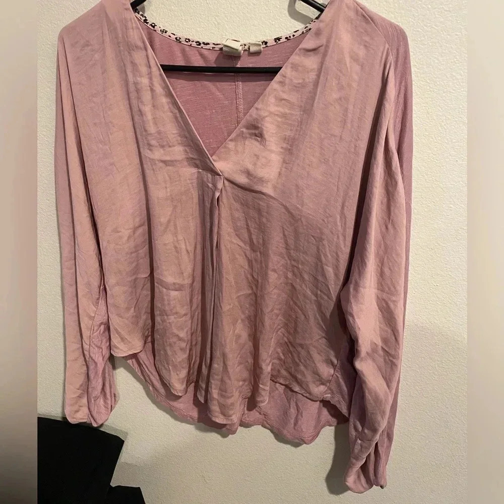 Anthropologie Dolan rose color solid v-neck blouse - Picture 2 of 7